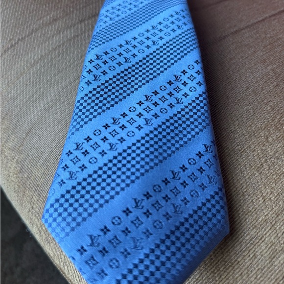 🔥Louis Vuitton Checkered Men's Tie🔥 - Picture 1 of 8